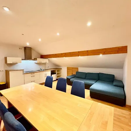 Townhaus Mariaroth 公寓 *